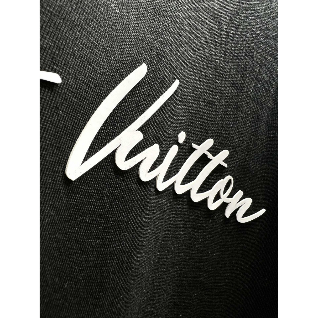Camiseta de Algodão Louis Vuitton Logo em 3D Preta