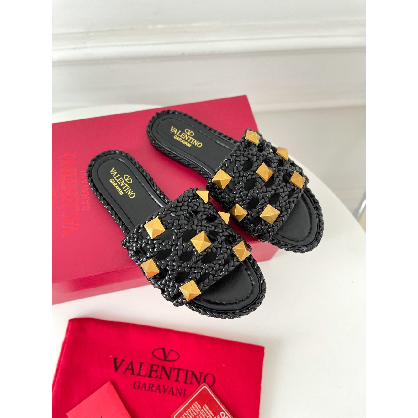 Sandália Valentino Garavani Braided Roman Stud Preta