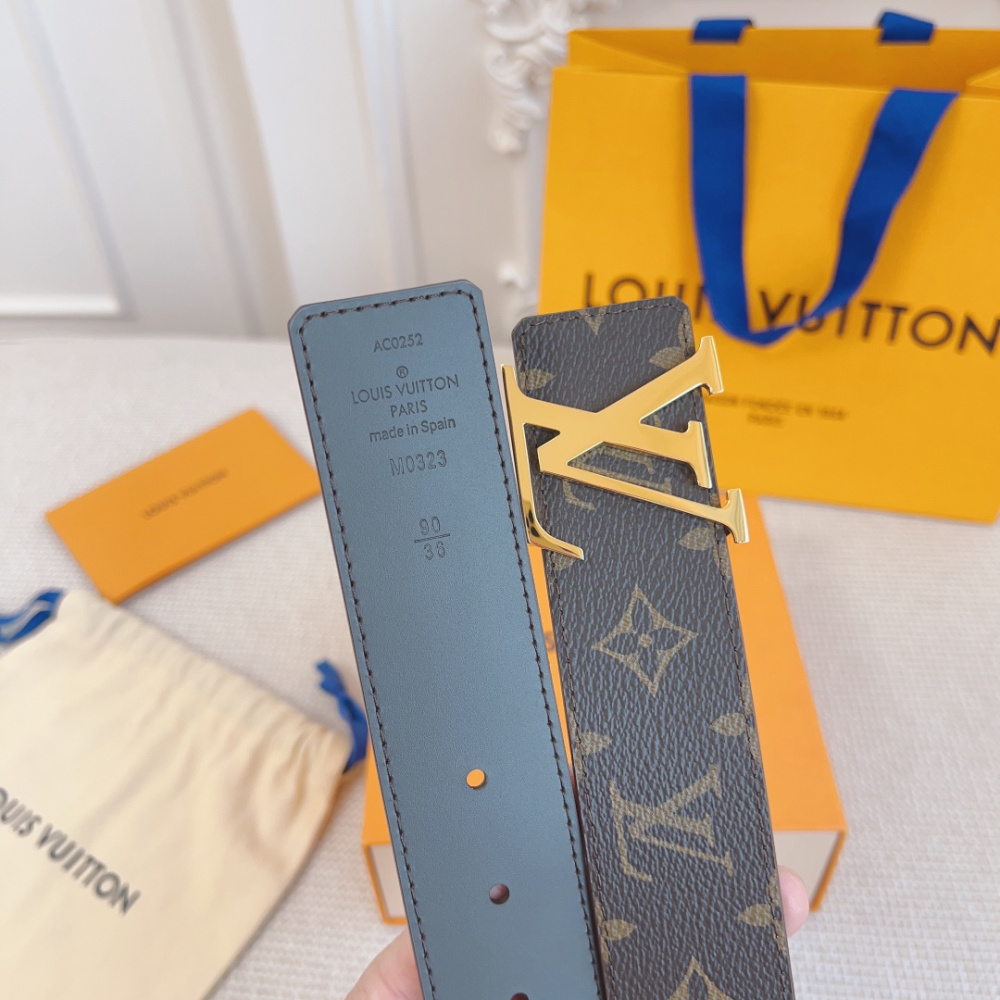 Cinto Louis Vuitton Initiales Monogram Marrom Reversível ferragem Dourada 4.0cm