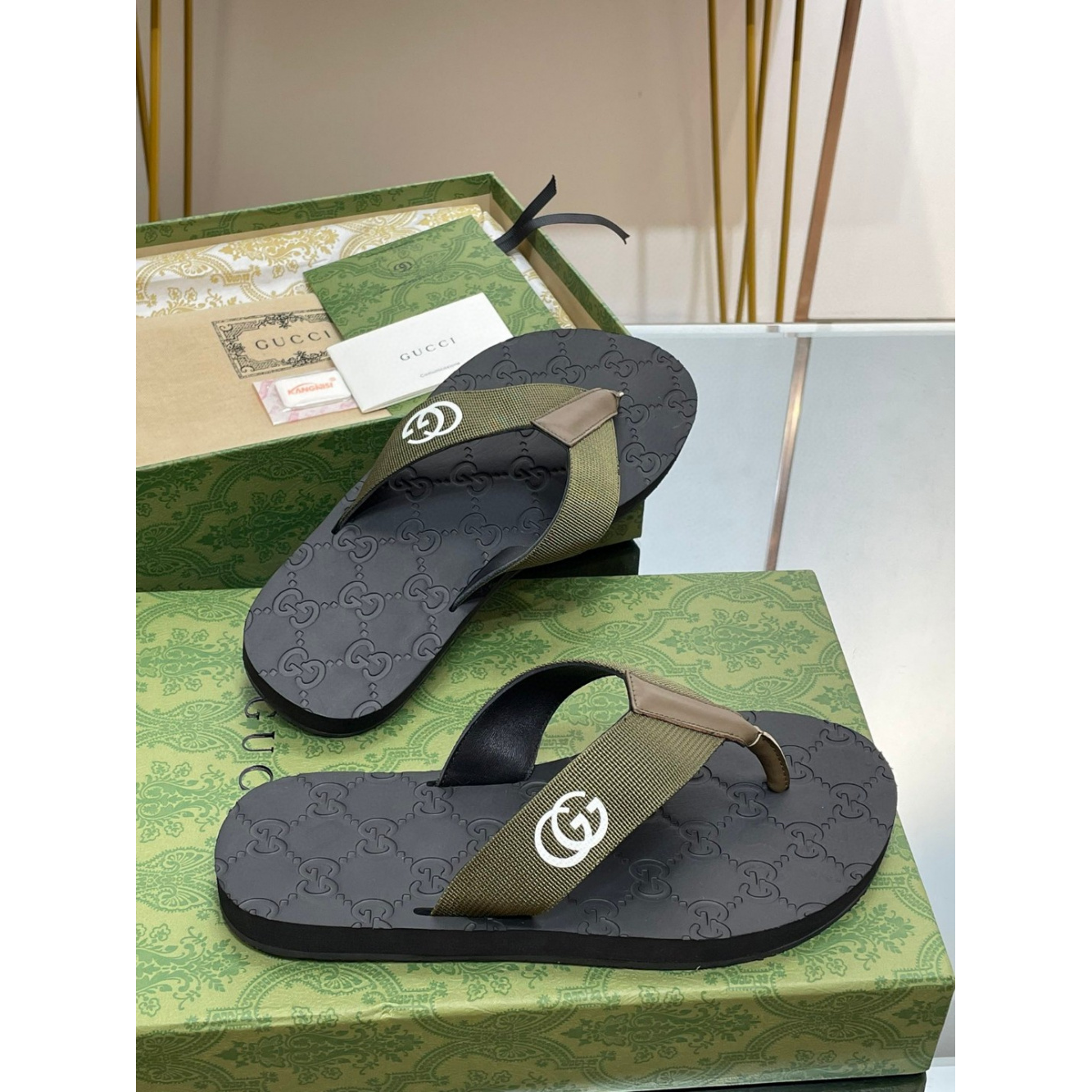 Gucci Chinelo Verde Militar