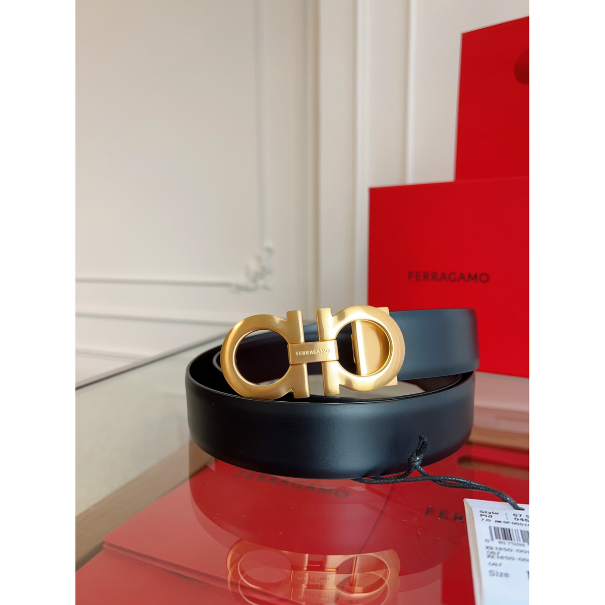 Cinto Salvatore Ferragamo Gancini Couro Liso Preto Fivela Dourada 3,5cm