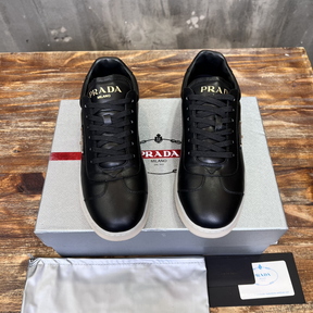 Prada Tênis de Couro com Logo Preta