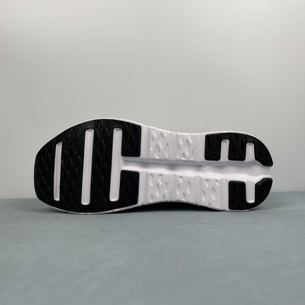 Tênis On Cloudtilt x LOEWE branco/preto