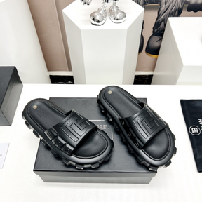Slide Balmain Chinelo com Monogram em Relevo Preto