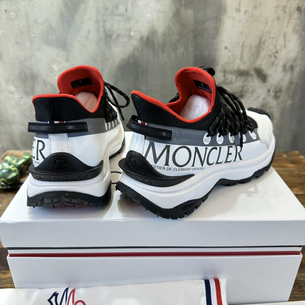Tênis Moncler Trailgrip Lite 2 Low Top com Cadarço Branco/Preto/Vermelho