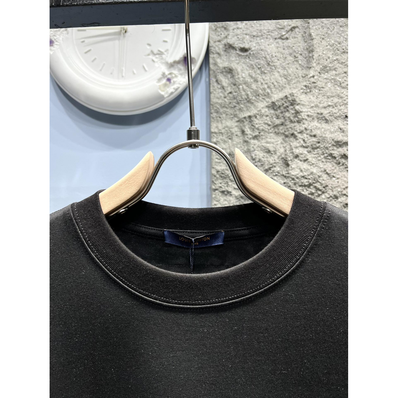 Camiseta de Algodão Louis Vuitton Logo em 3D Preta