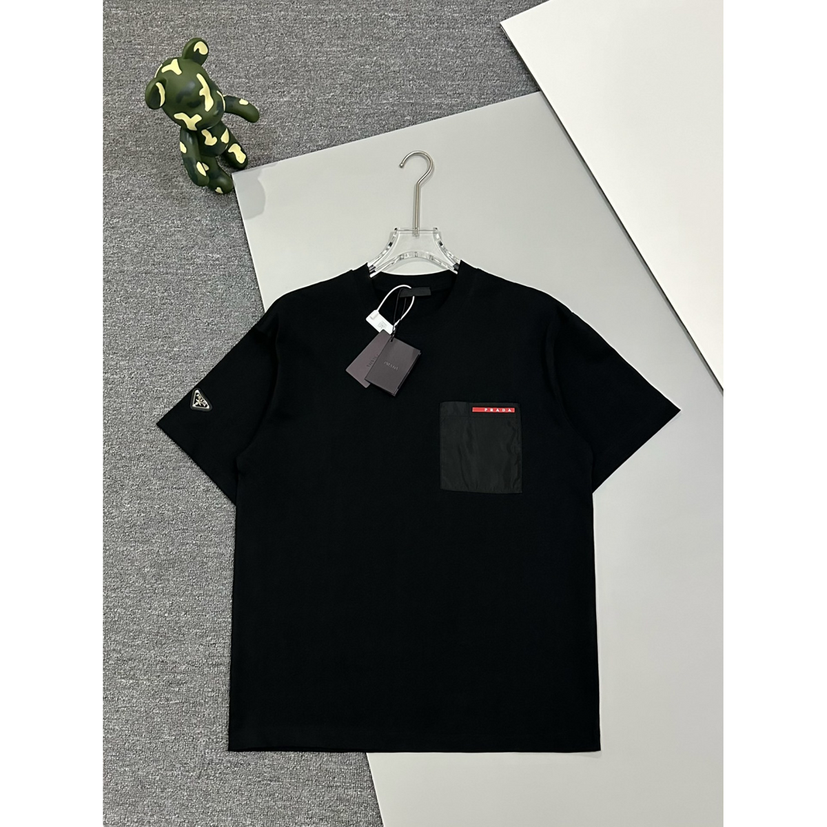 Camisa Prada em algodão com Logo na Manga Preta