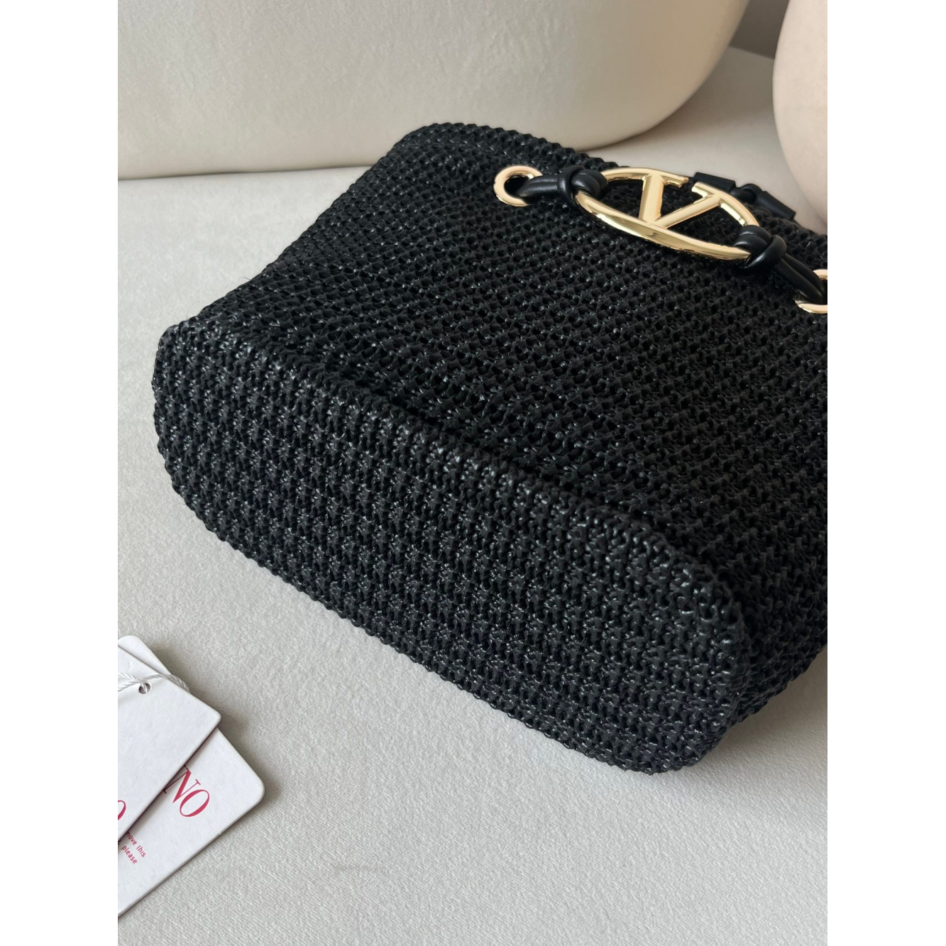 Bolsa Valentino Garavani Tote Escape em Ráfia 28x19x9cm