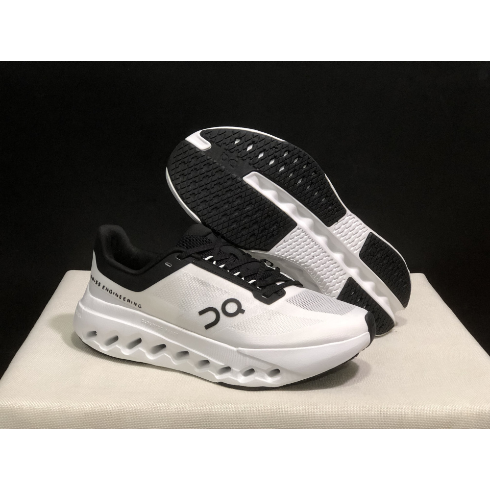 Tênis On Running Cloudsurfer Branco/Preto