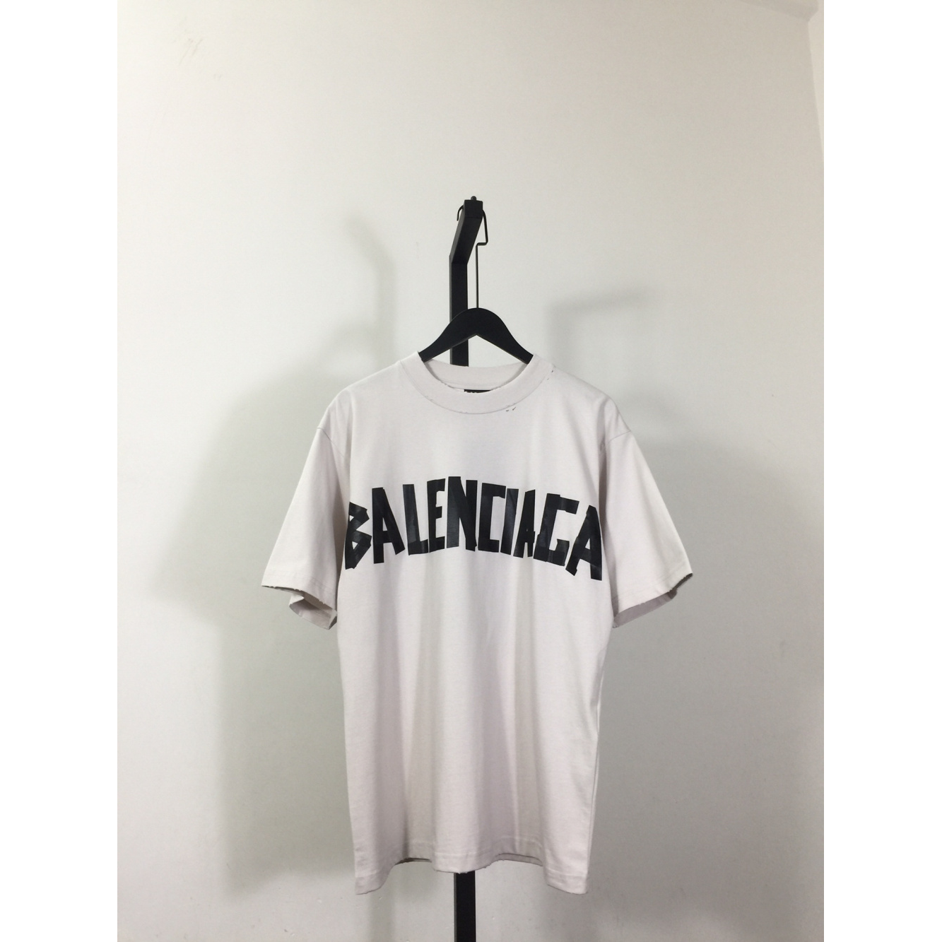 Camiseta de Algodão Balenciaga Oversize "Tape" Branca