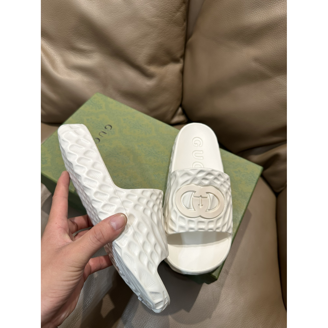 Chinelo Slide Gucci GG Interlocking Branco Sandália