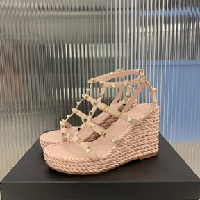 Sandália Salto Valentino Garavani Espadrilhe Rockstud com Plataforma 9,5cm