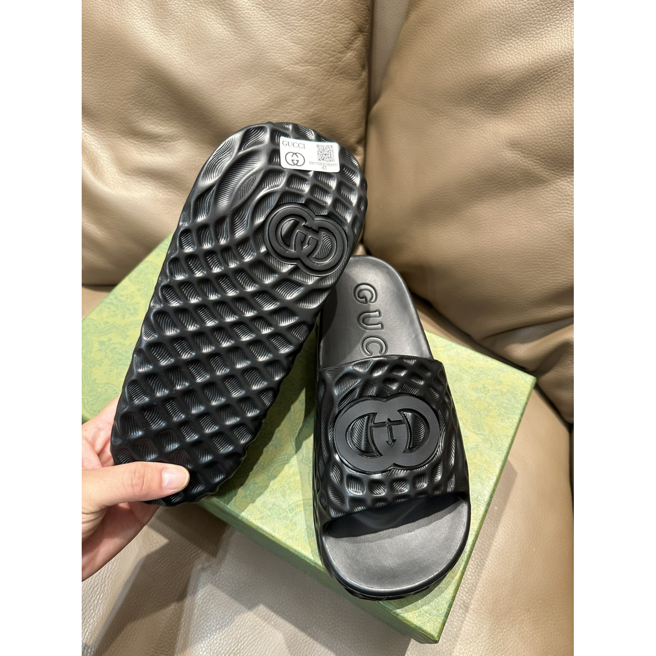 Chinelo Slide Gucci GG Interlocking Preto Sandália