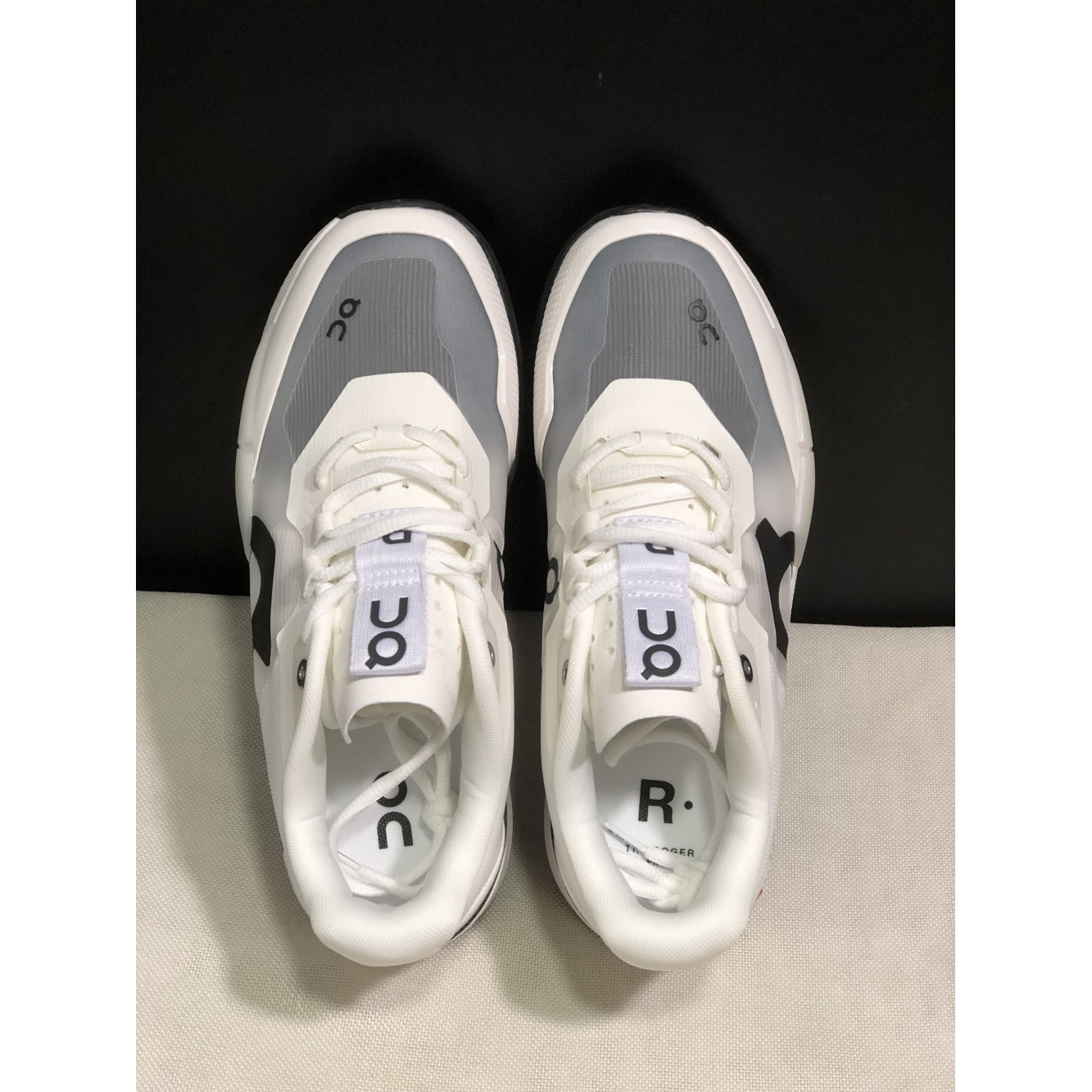 Tênis On Running The Roger Pro 2 Branco/Preto