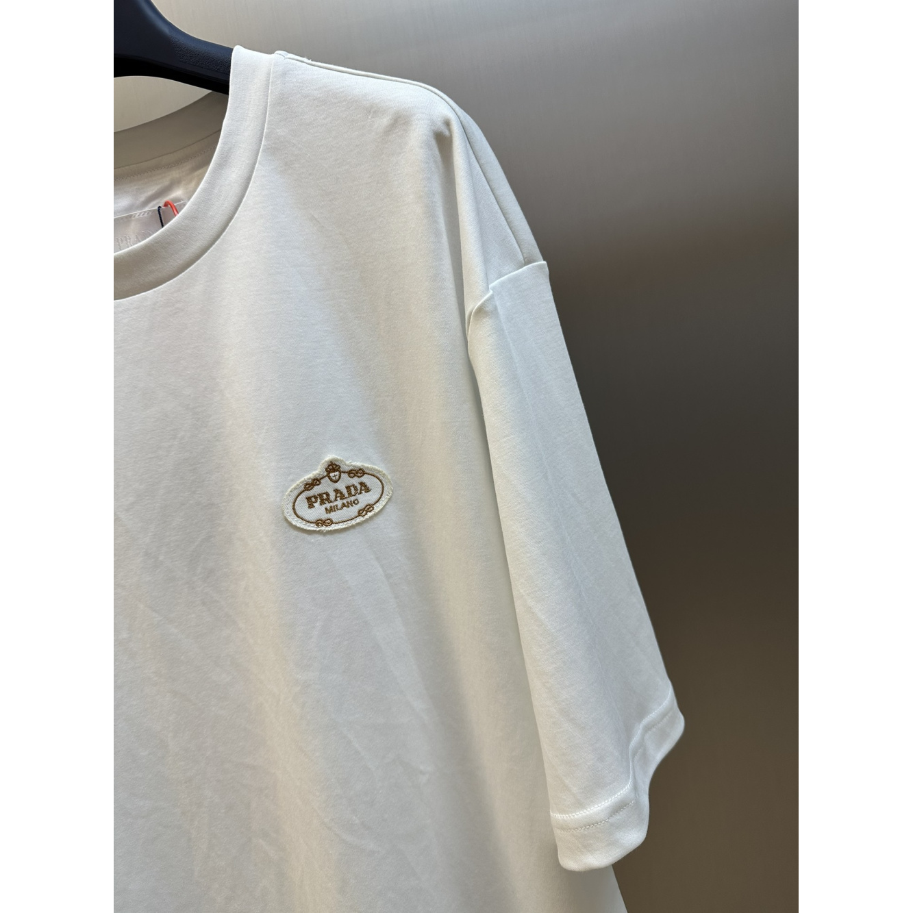 Camisa Prada em algodão Logotipo de letras estampado na parte da frente Branca