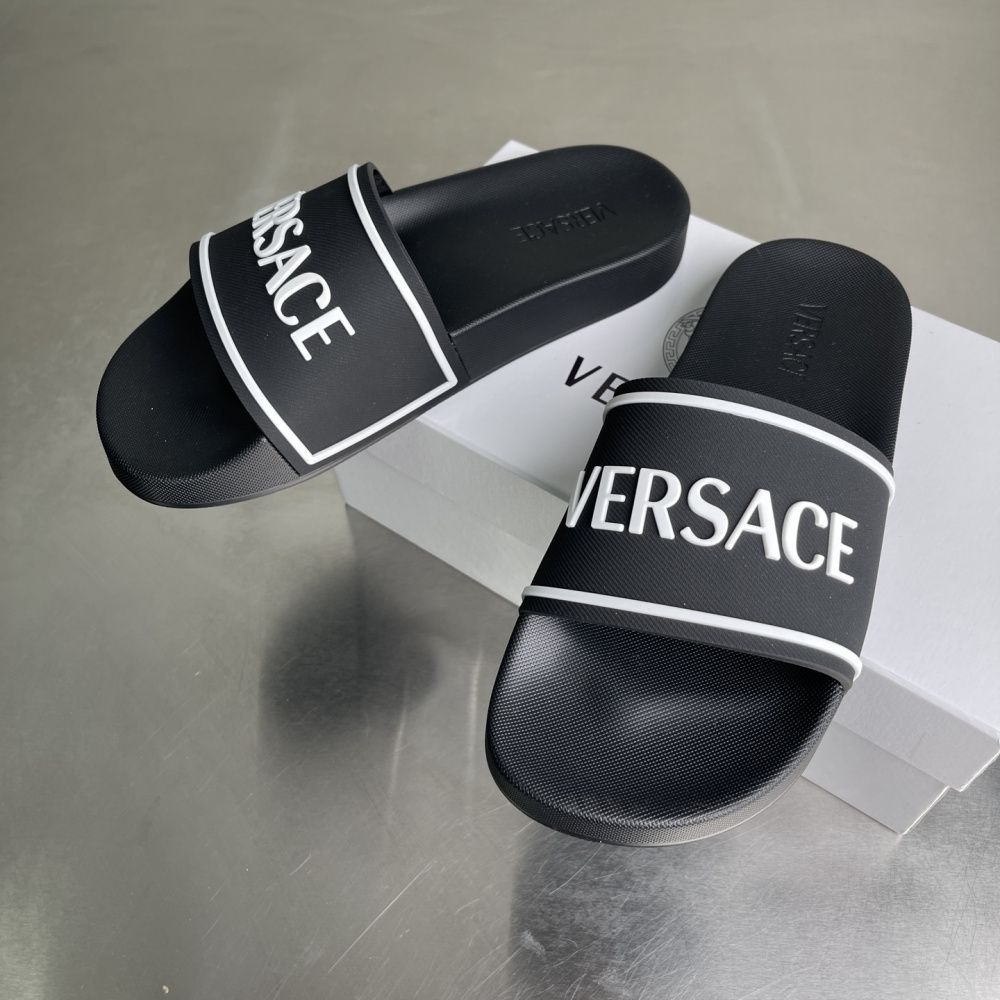 Chinelo Slide Versace Preto com escrita Branca