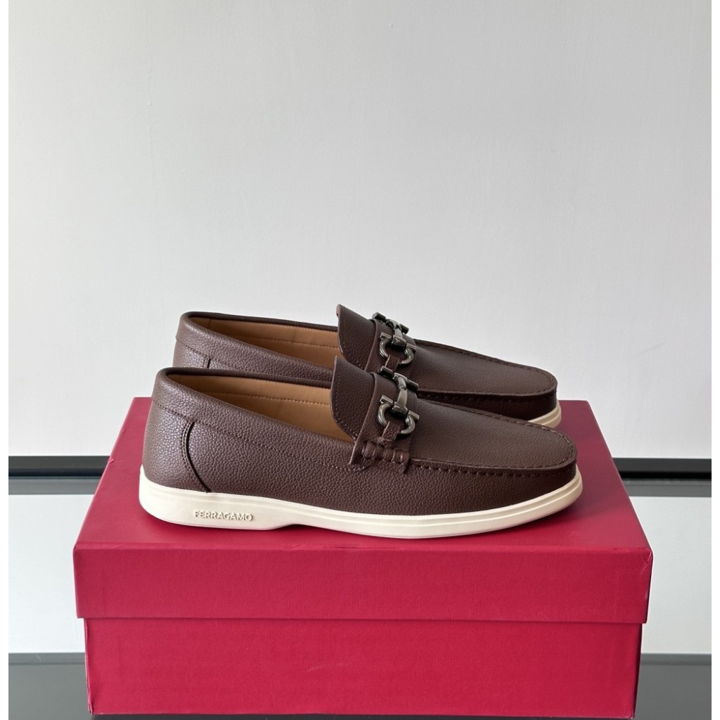 Sapato Mocassim Salvatore Ferragamo Casual Marrom com Fivela Gancini