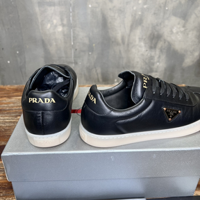 Prada Tênis de Couro com Logo Preta
