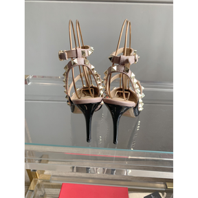 Sandália Salto Valentino Garavani Scarpin Rockstud 11cm Preto/Rosa blush