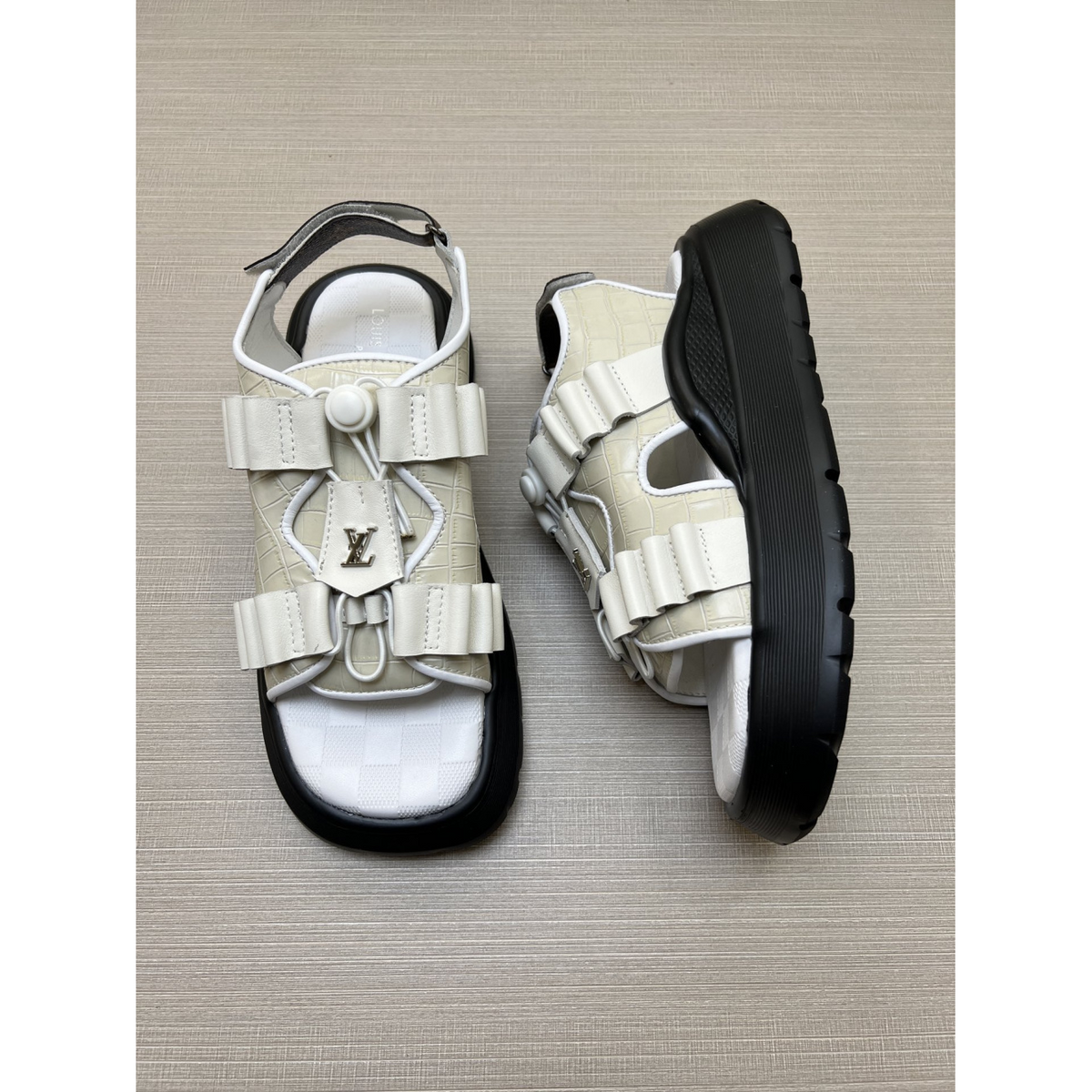 Chinelo Slide Louis Vuitton LV Flatform Chameleon Off Sandália
