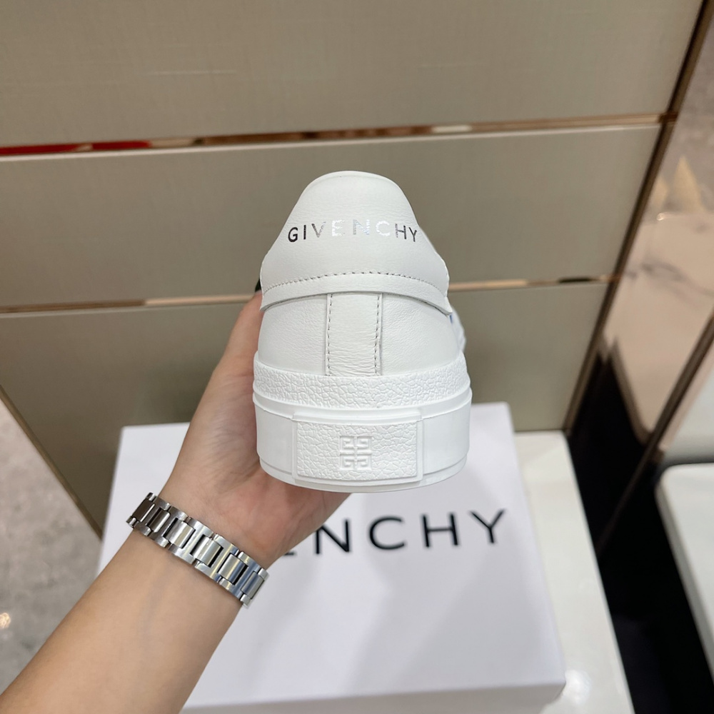 Tênis Givenchy branco c/ azul