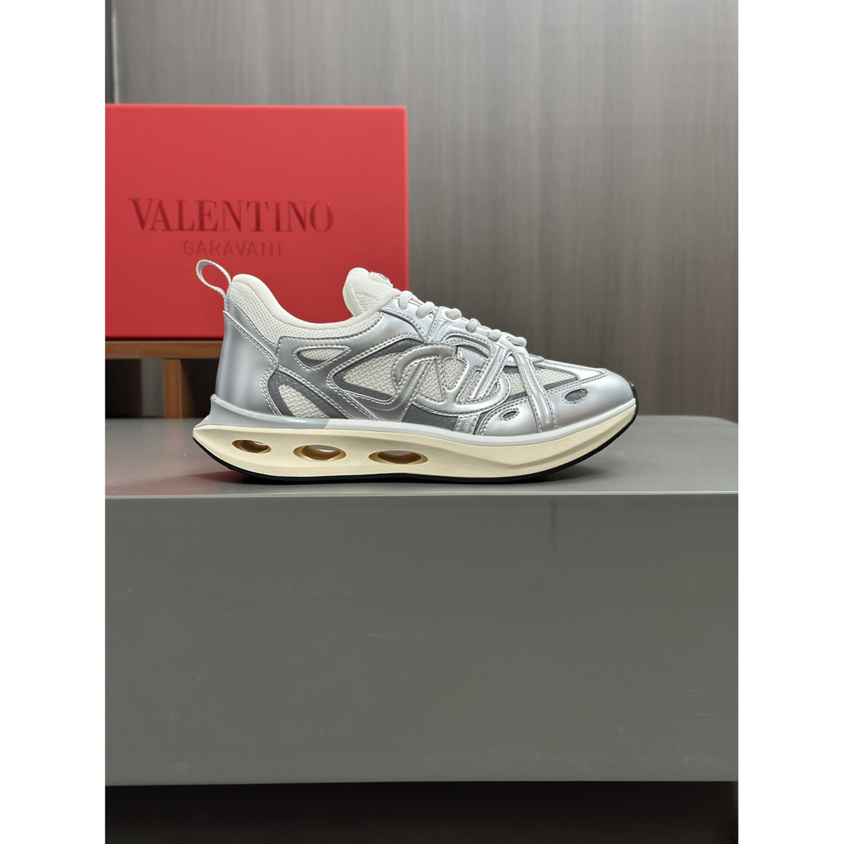 Tênis Valentino Garavani Easy Jog Prata