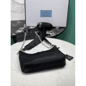Bolsa Prada Saffiano Re-Edition 2005 em Nylon 22x6x12cm (Preto e outras cores)