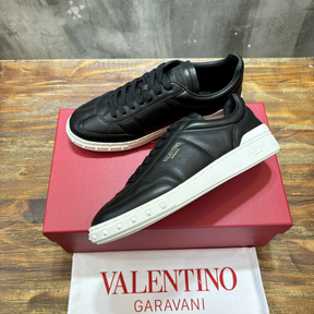 Tênis Valentino Garavani UpVillage Low Top Nappa em Couro Preto