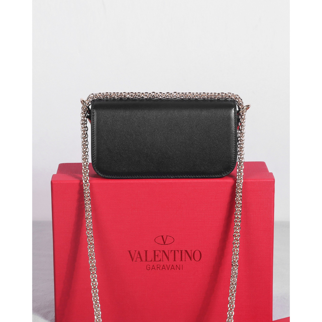 Bolsa Valentino Garavani Locò de Ombro em Pele de Bezerro Ferragem Prata 20x11x5cm