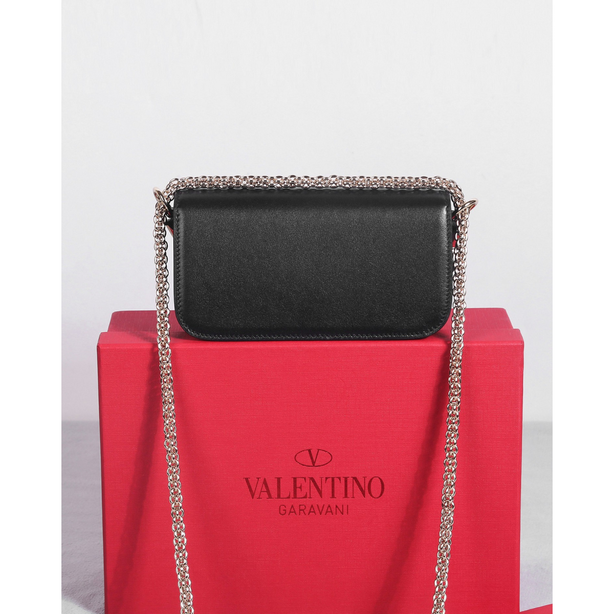 Bolsa Valentino Garavani Locò de Ombro em Pele de Bezerro Ferragem Prata 20x11x5cm