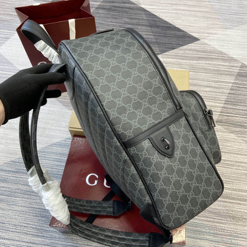 Mochila Gucci GG Emblem Cinza 31x41x18cm