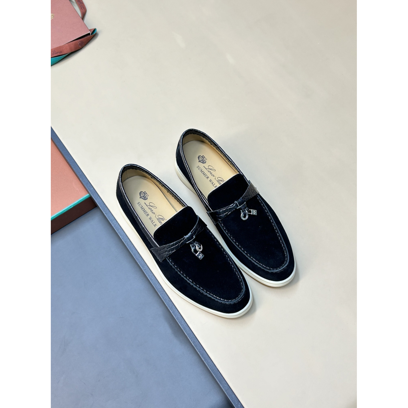 Summer Charms Walk Loro Piana Loafer Camurça Preto