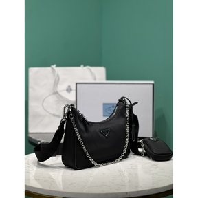 Bolsa Prada Saffiano Re-Edition 2005 em Nylon 22x6x12cm (Preto e outras cores)