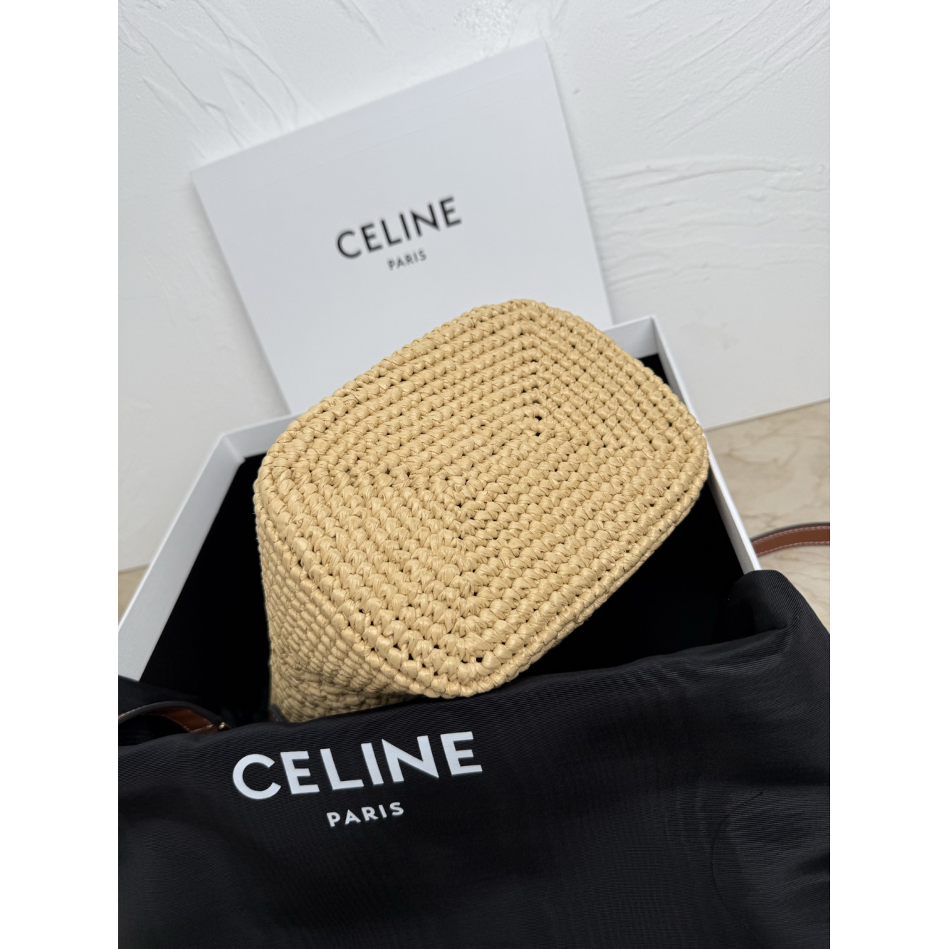 Bolsa Celine Bucket Louise Pequena em Ráfia e Couro 16x19x12cm