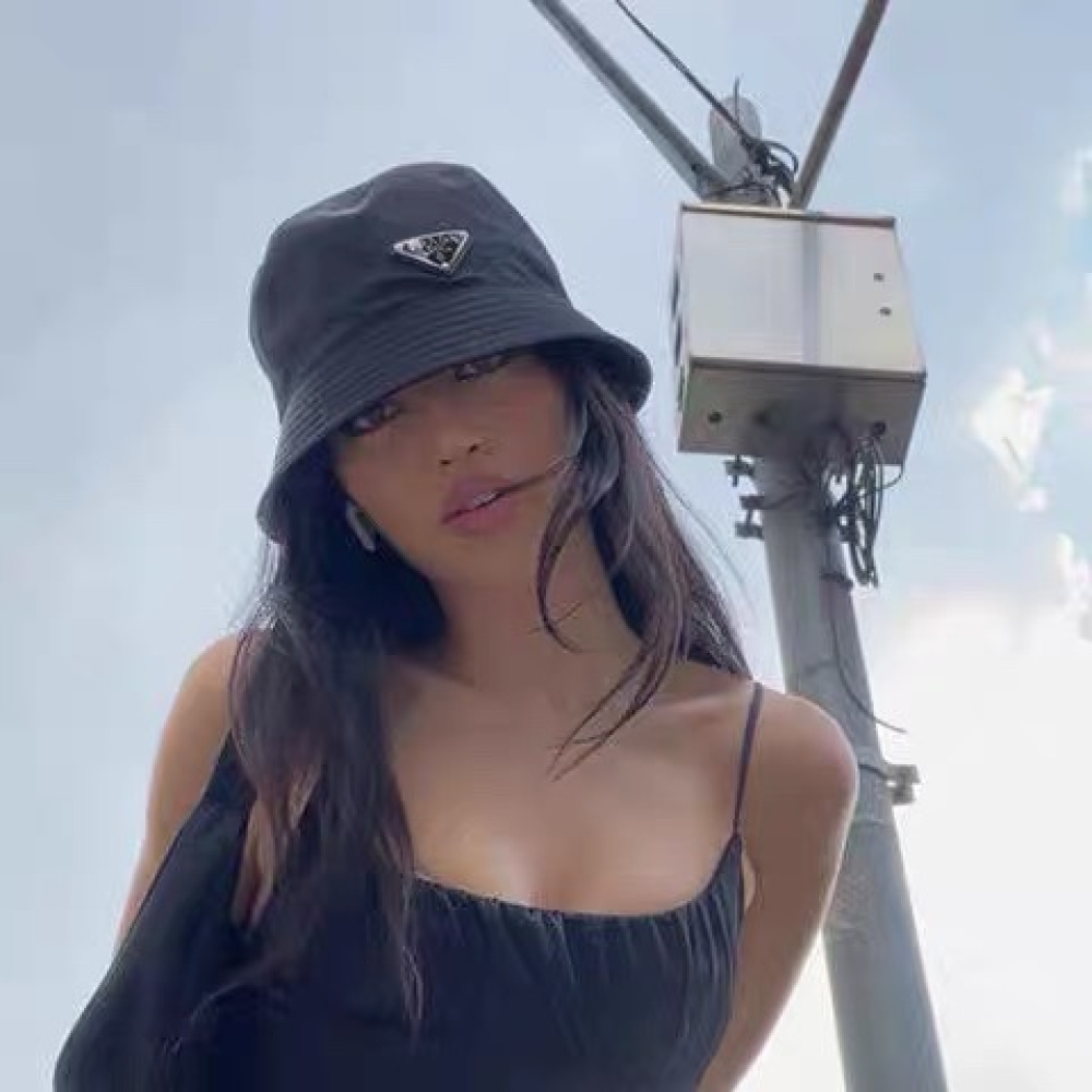 Bucket Prada Re-Nylon Preto