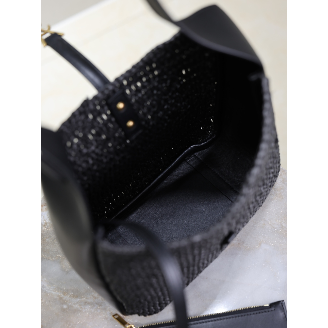 Bolsa Saint Laurent YSL Le 5 à 7 pequena flexivel em Ráfia e Couro Preta 23×22×8.5cm