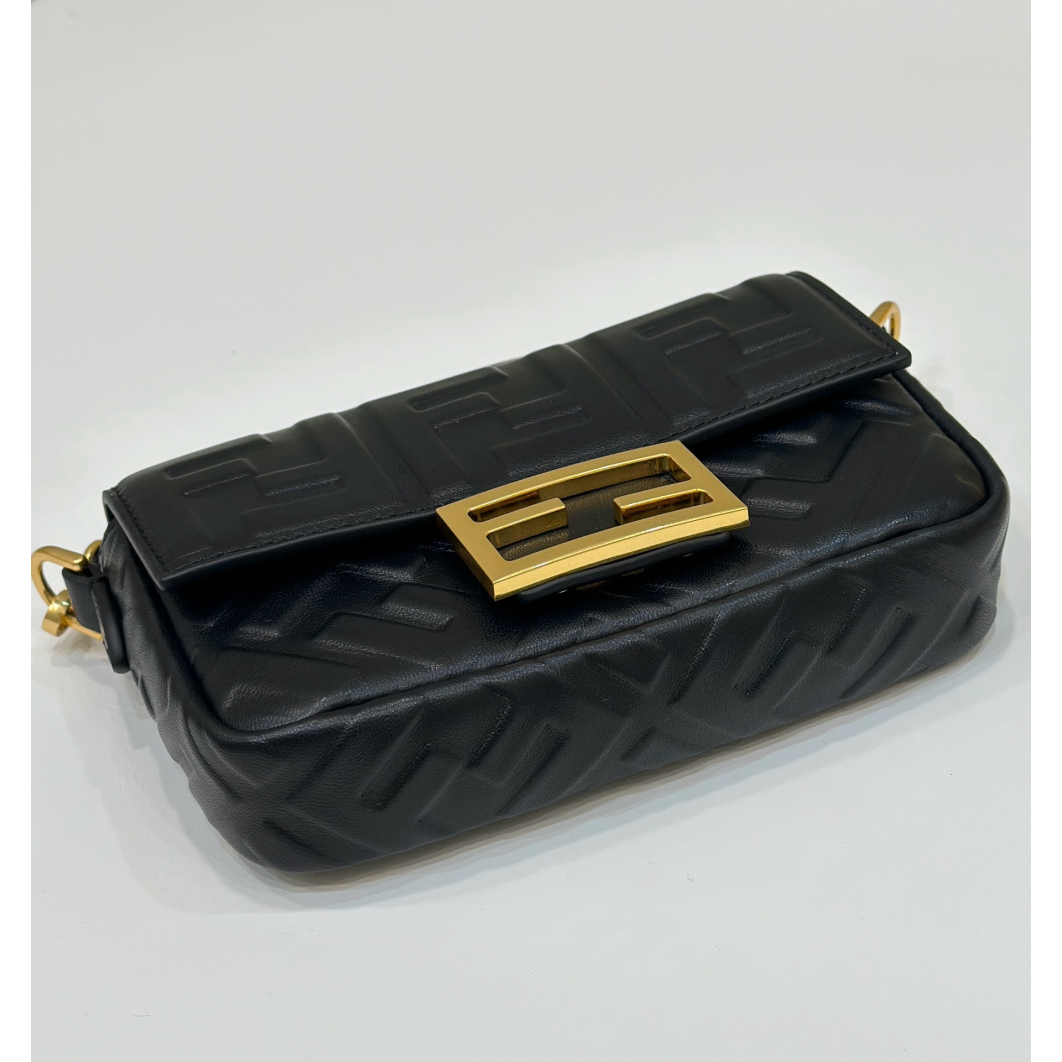 Bolsa Fendi Baguette Mini (4 cores)