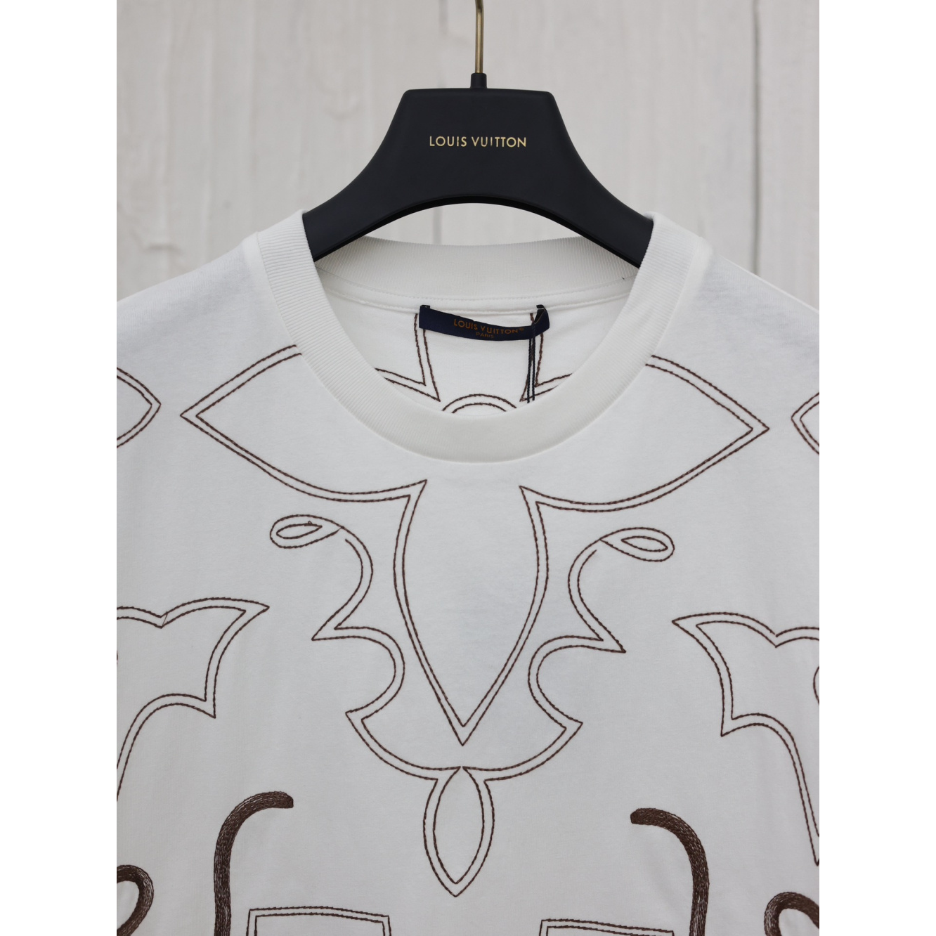 Camiseta de Algodão Louis Vuitton Bordado LV Arabesque Branca