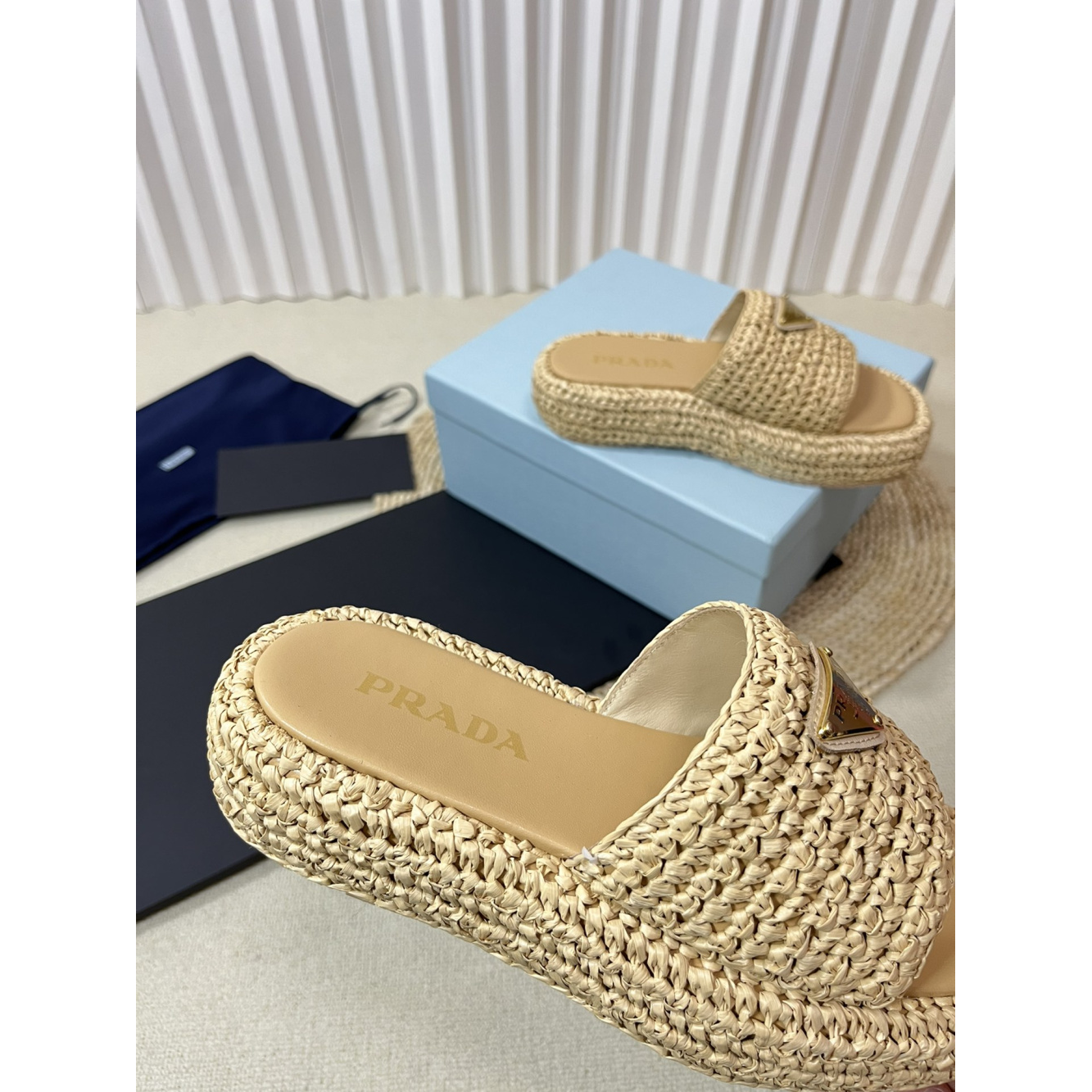 Sandália Prada FlatForm em crochê Bege