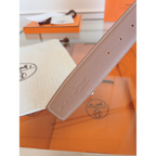Cinto Hermès Reversível em Couro Marrom e Fivela H Au Carré Prata 3.2cm