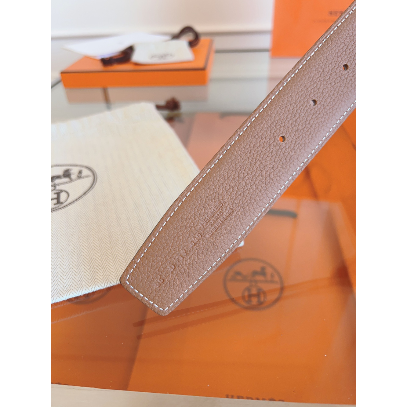 Cinto Hermès Reversível em Couro Marrom e Fivela H Au Carré Prata 3.2cm