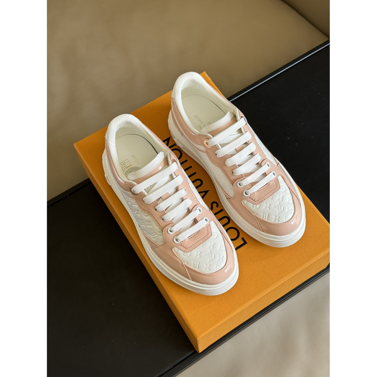 Louis Vuitton Time Out Tênis Sneakers