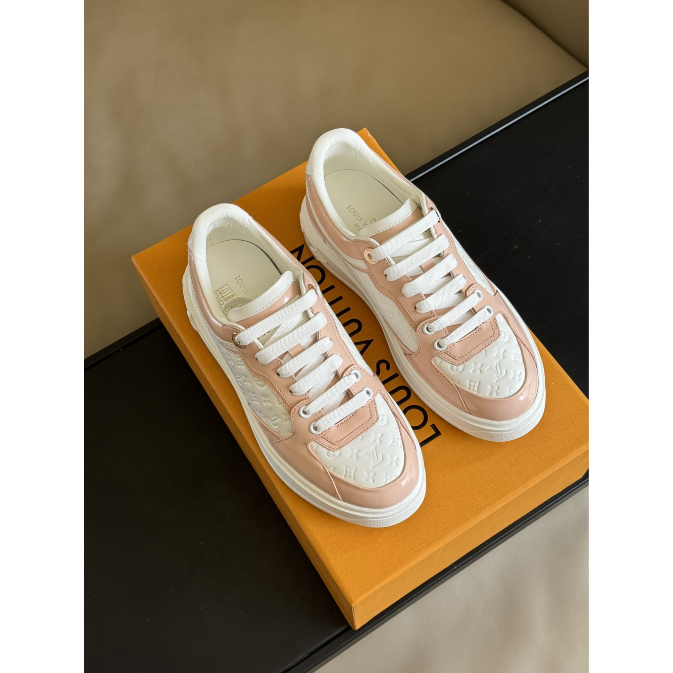 Louis Vuitton Time Out Tênis Sneakers