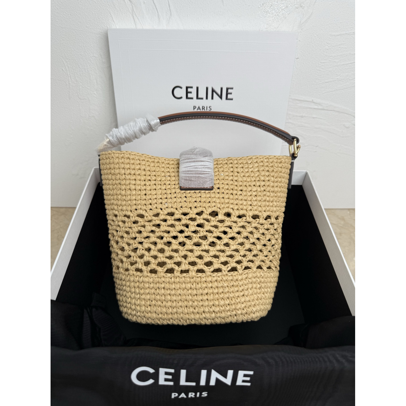 Bolsa Celine Bucket Louise Pequena em Ráfia e Couro 16x19x12cm