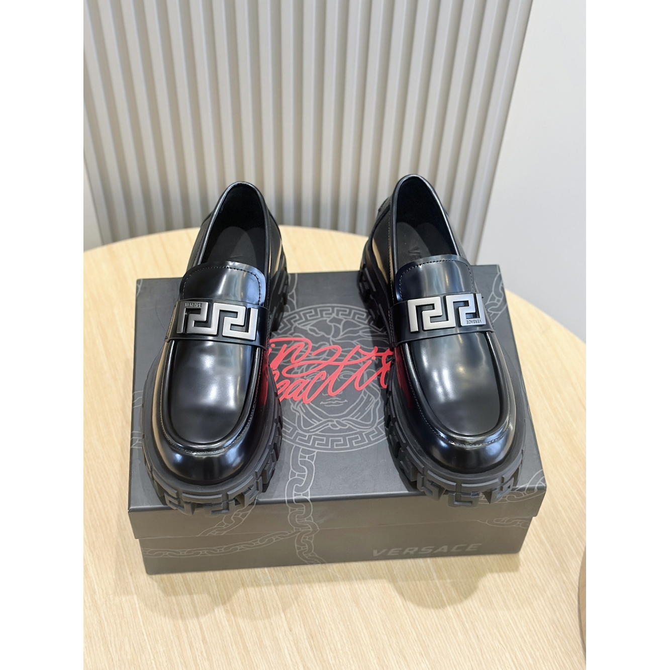 Tênis Versace Loafer Logo Prata