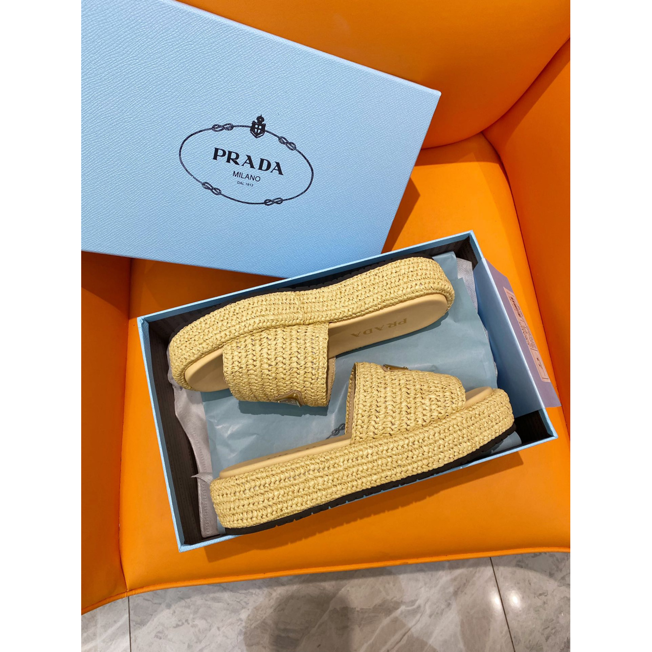 Prada Flatform em crochê Bege