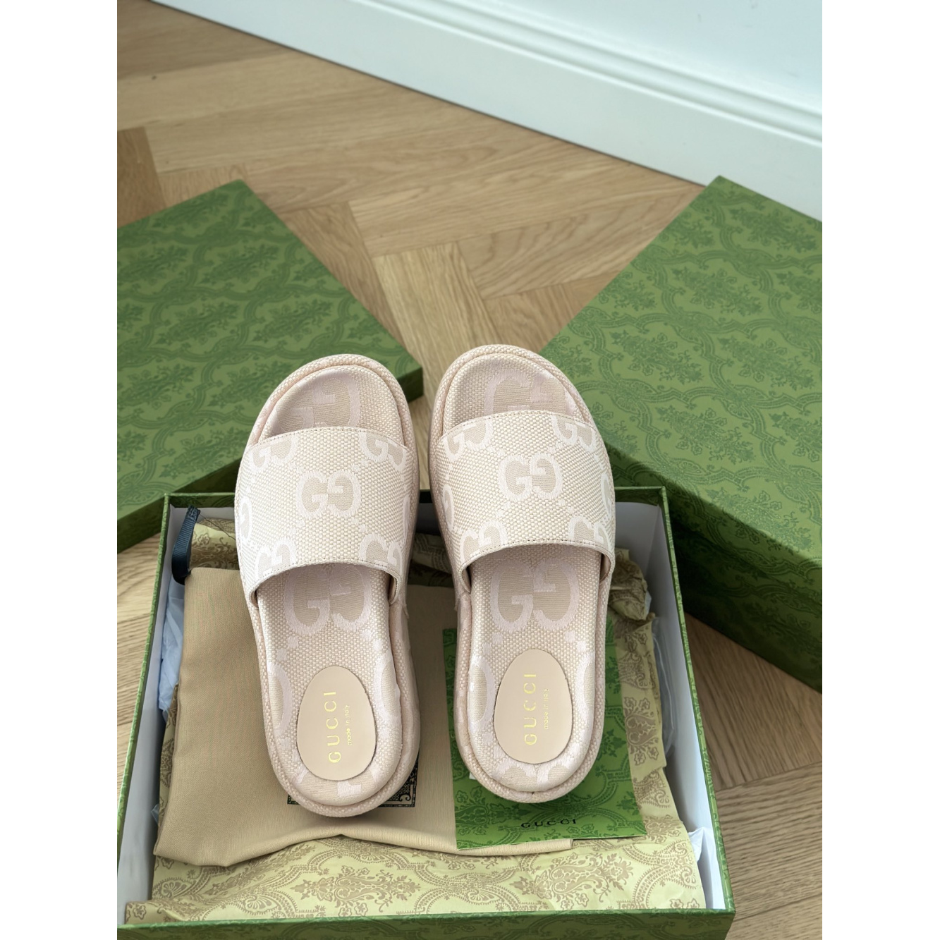 Sandália Gucci GG Maxi Canvas Flatform Slide Rosa