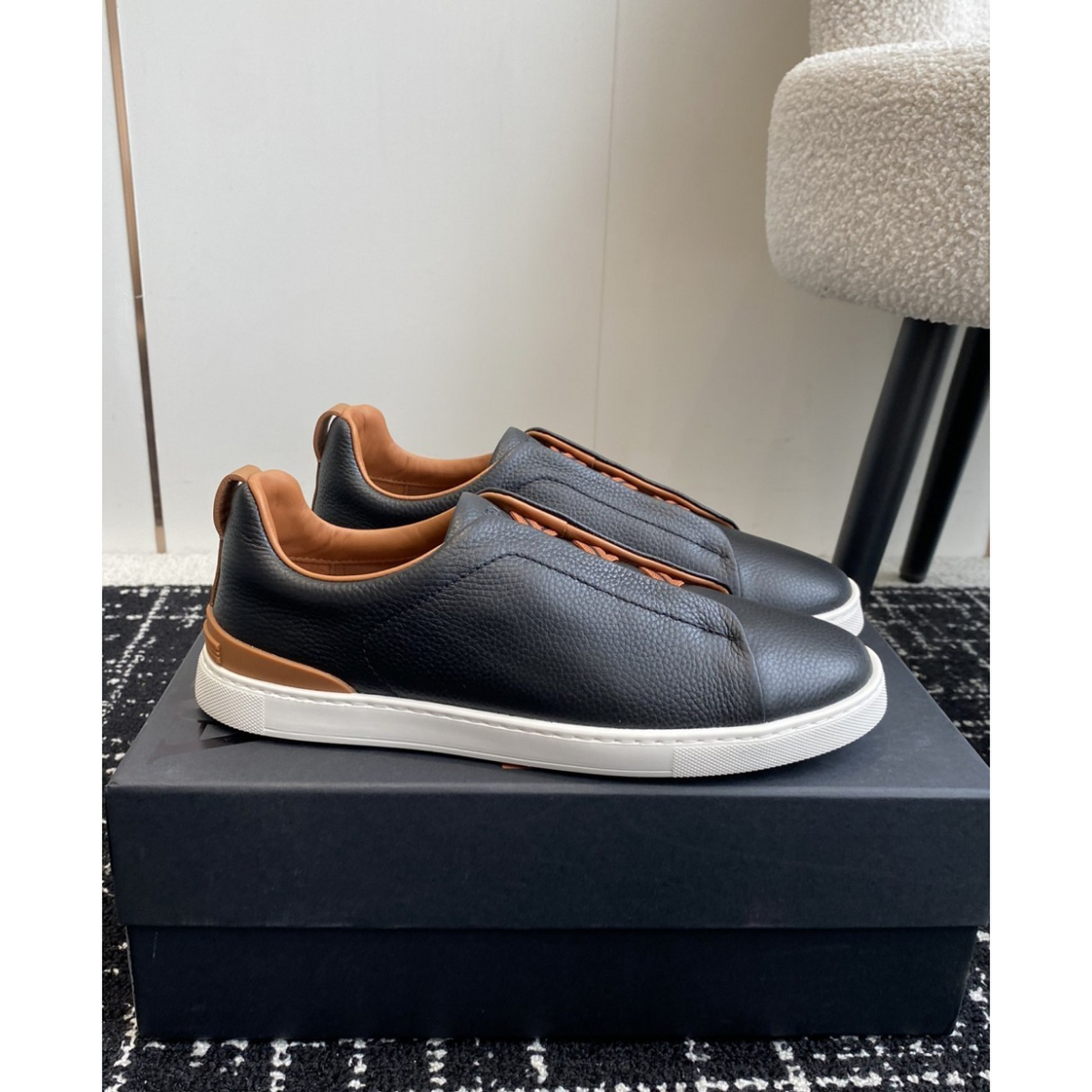 Zegna Triple Stitch em Couro Granulado Preto/Laranja