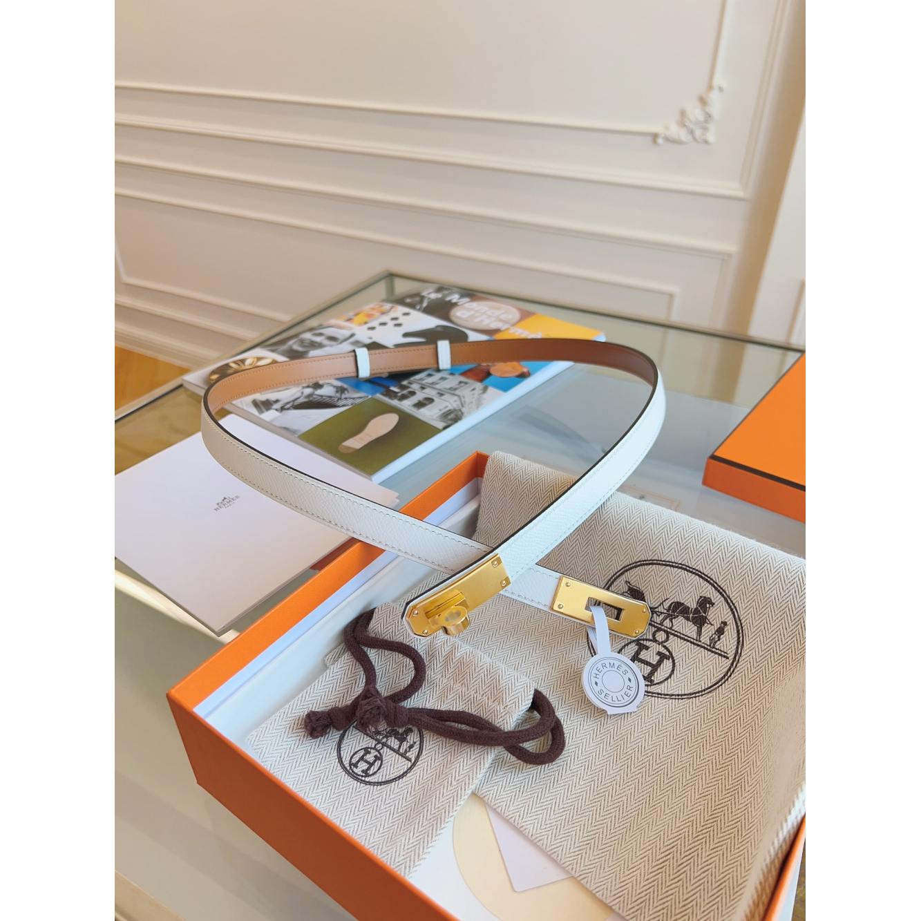 Cinto Hermès Kelly em Couro Branco com Fivela Kelly Dourada 1.8cm