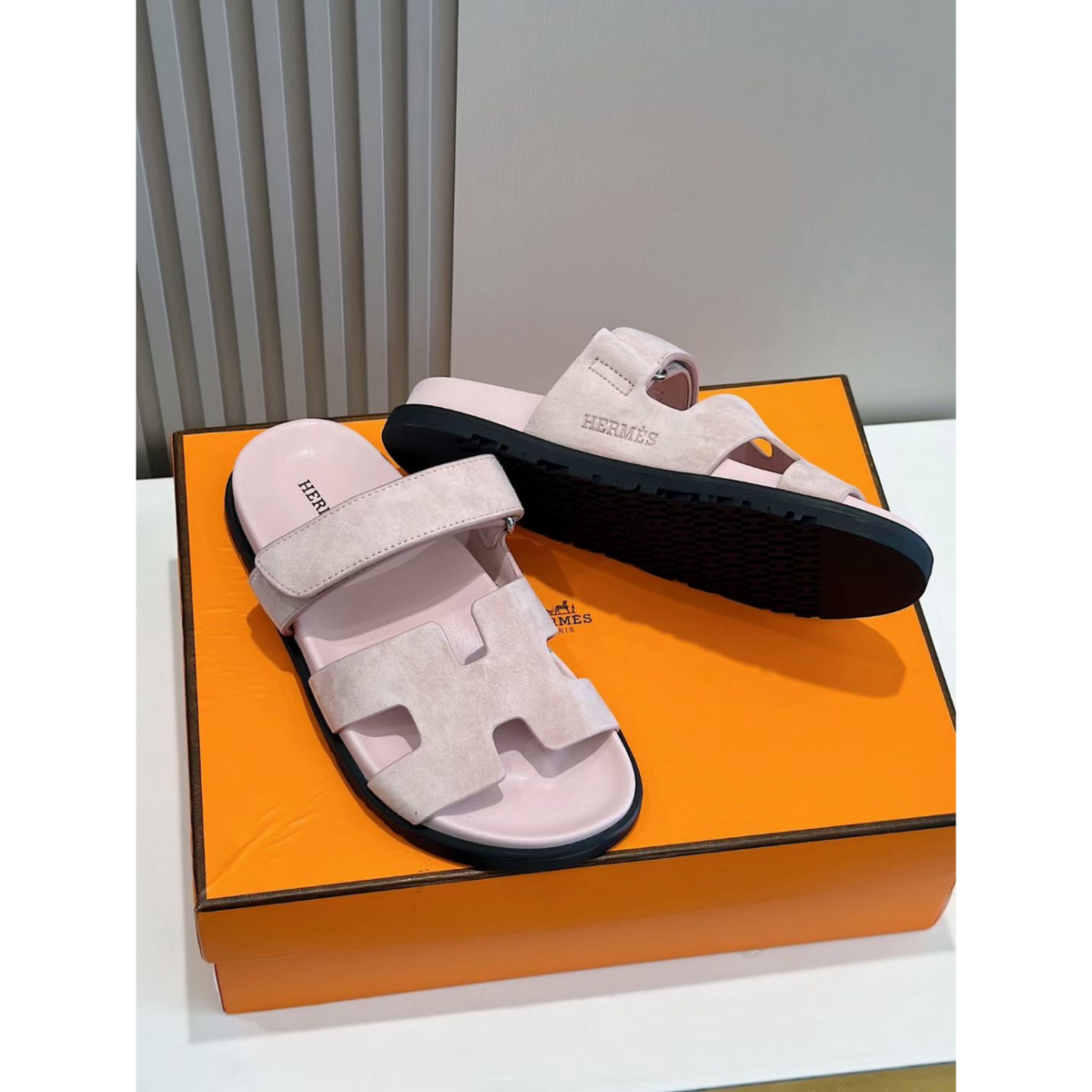 Sandália Hermès Chypre em Camurça Rosa